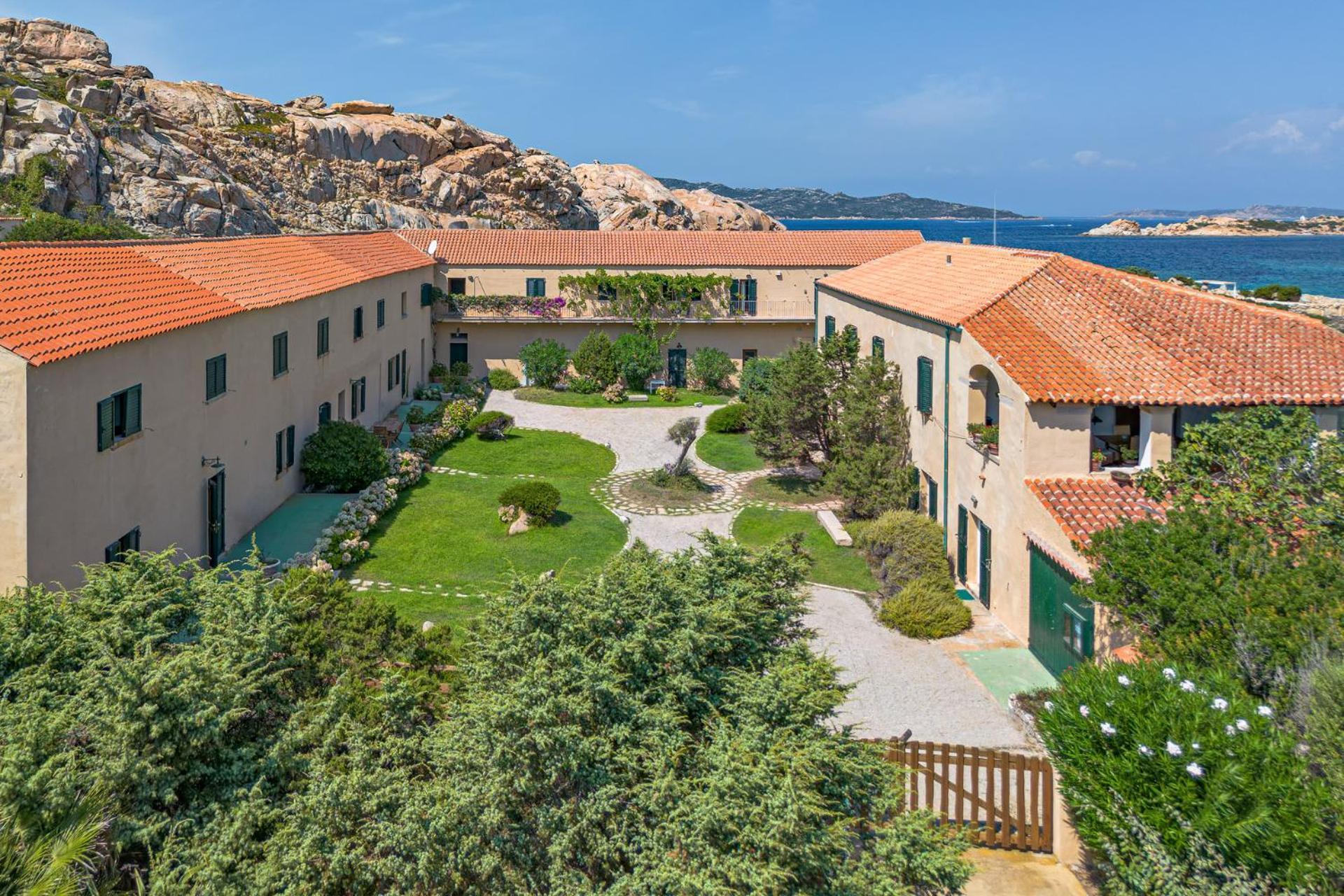 Residence Cala Francese - Case Sul Mare Ла-Маддалена Экстерьер фото